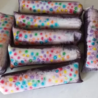 Geladão de açaí com confete